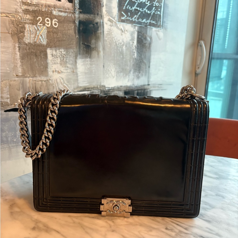 CHANEL Black Leather Boy Flap Shoulder Bag with Silver Chain